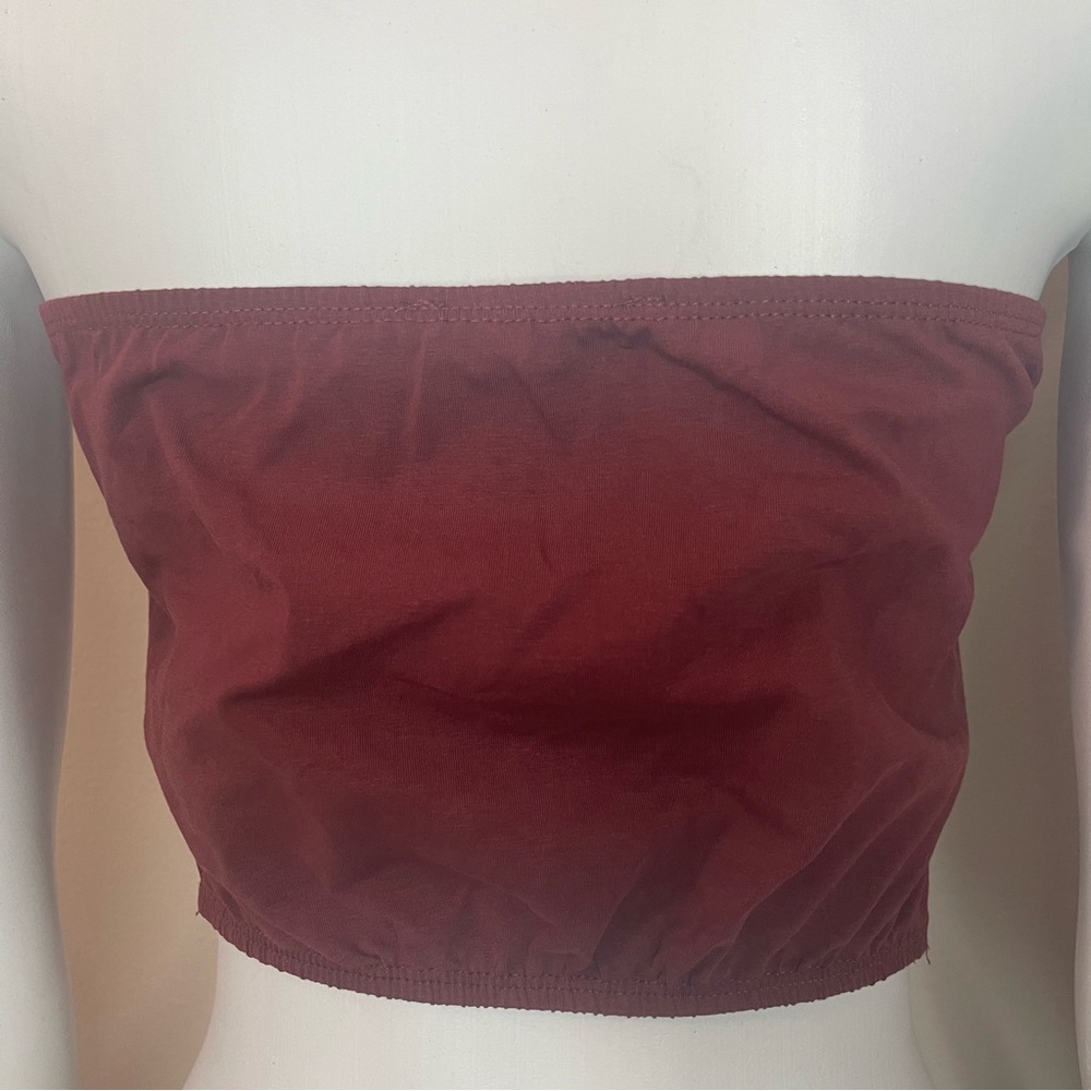 Burgundy faux pearl buttons with ruffle details crop top - Picture 4 of 9